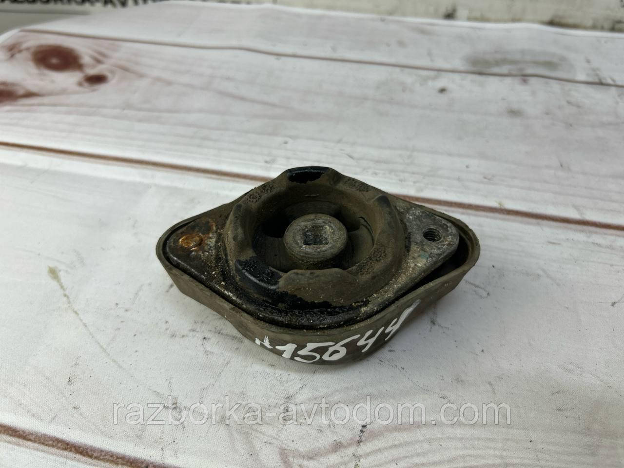 Опора, подушка КПП, коробки передач VW Passat B5 (96-05) OE: 8D0399151M Дефект: мікротріщини