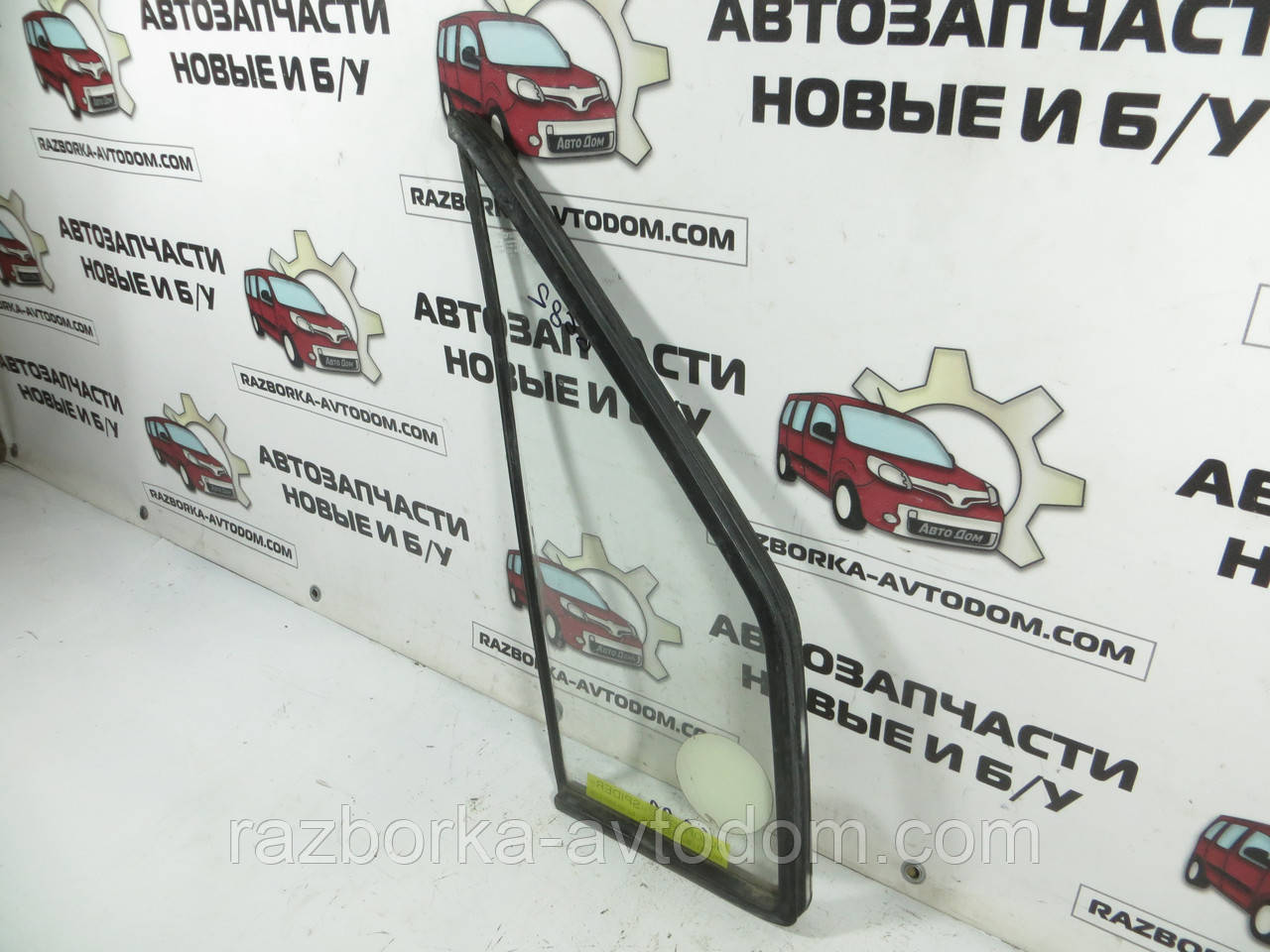 Скло дверей передньої лівої трикутної (форточка) Fiat DUCATO (1990-1994) ОЕ:  7 704 340