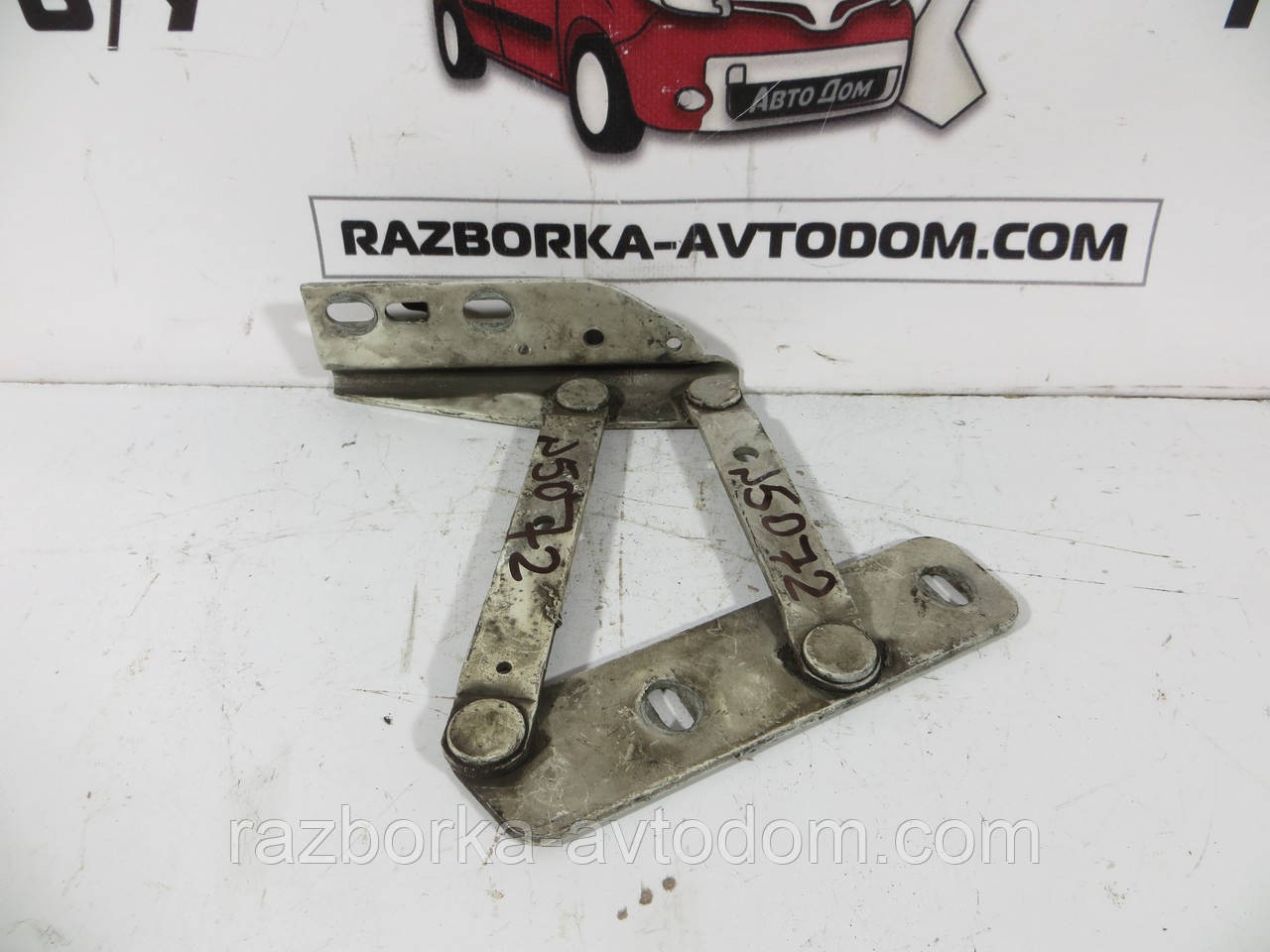 Петля капота права Mercedes Vario 609-711 608