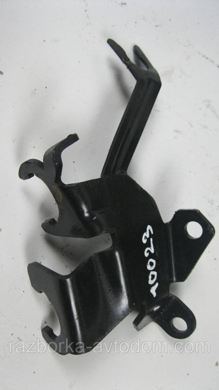 Кронштейн троса керування КПП Ford Connect (2002-2013) 1.8D OE:1148381