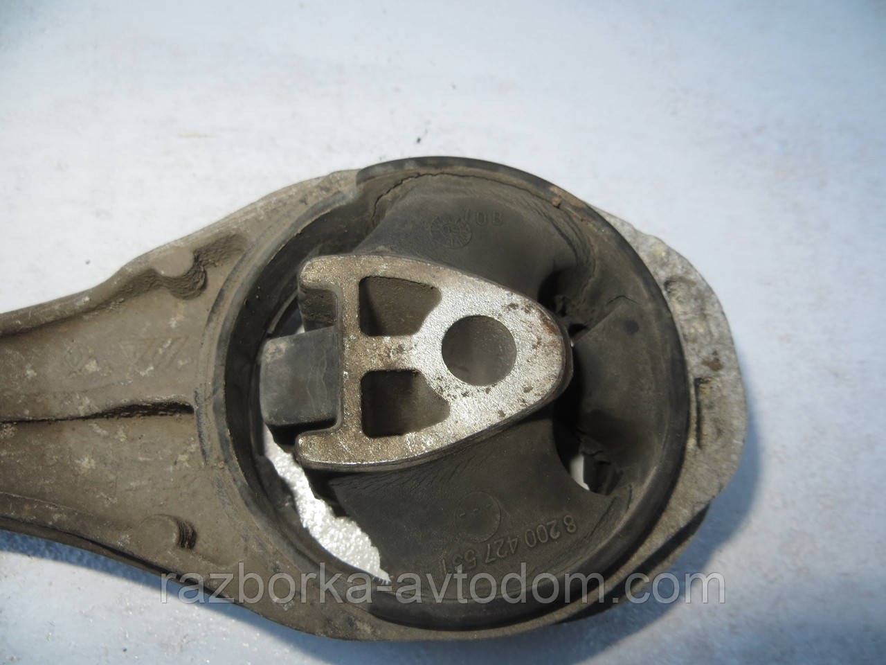 Подушка КПП задня (опора двигуна) Renault Kangoo (08-13) 8200427531