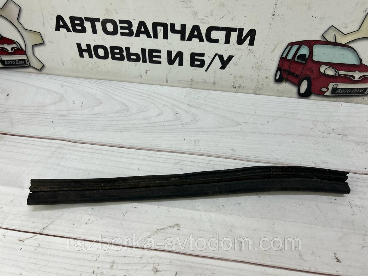 Ущільнювальна гумка капота VW Passat B5 (96-05) OE:3b0823725