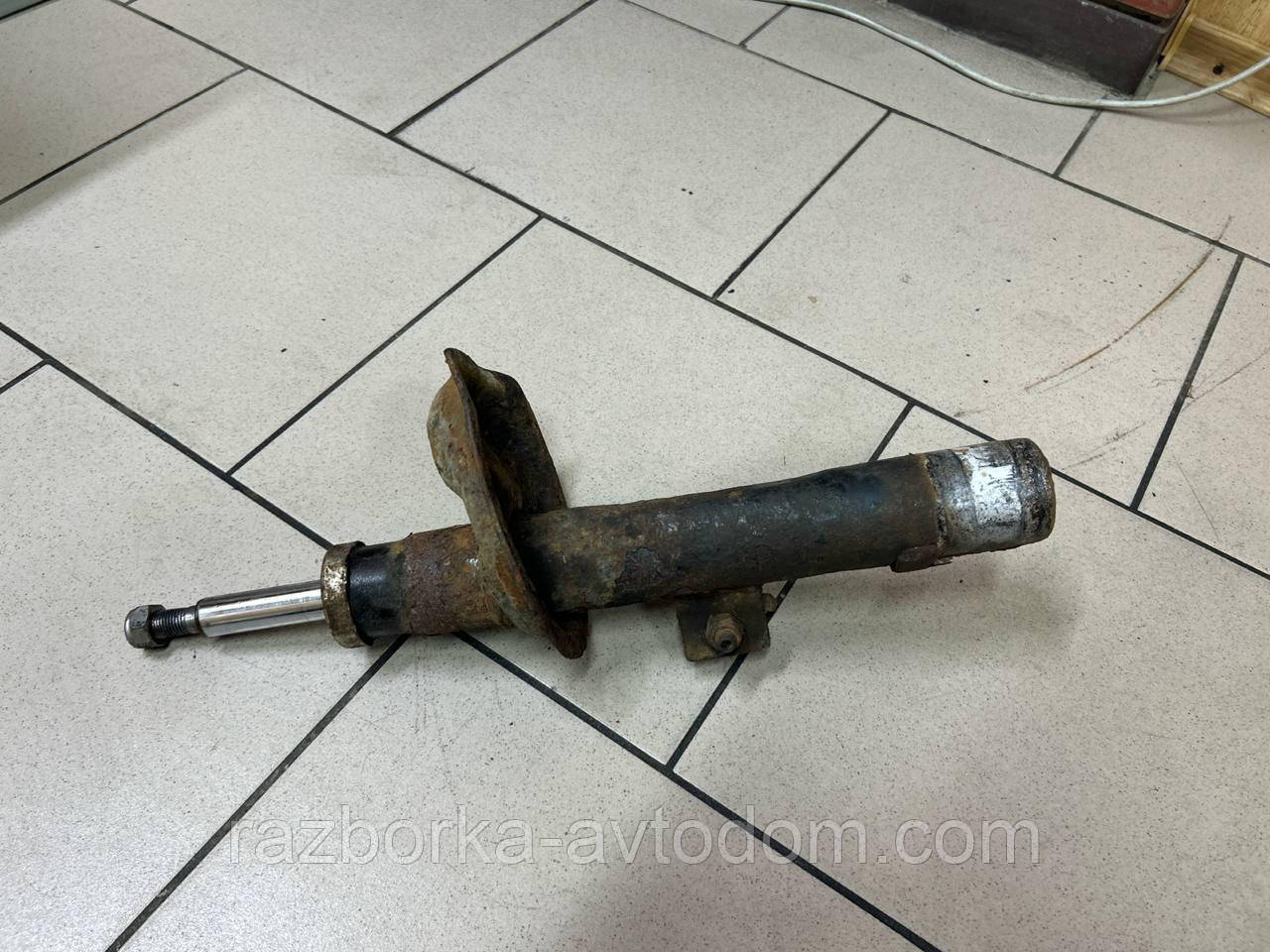 Амортизатор передній лівий Citroen Berlingo (03-08), Peugeot Partner (03-) OE:5202GP
