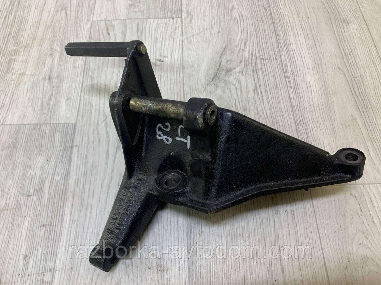 Кронштейн насоса ГУР VW Lt28-55 (1975-1996) OE: 075145261.
