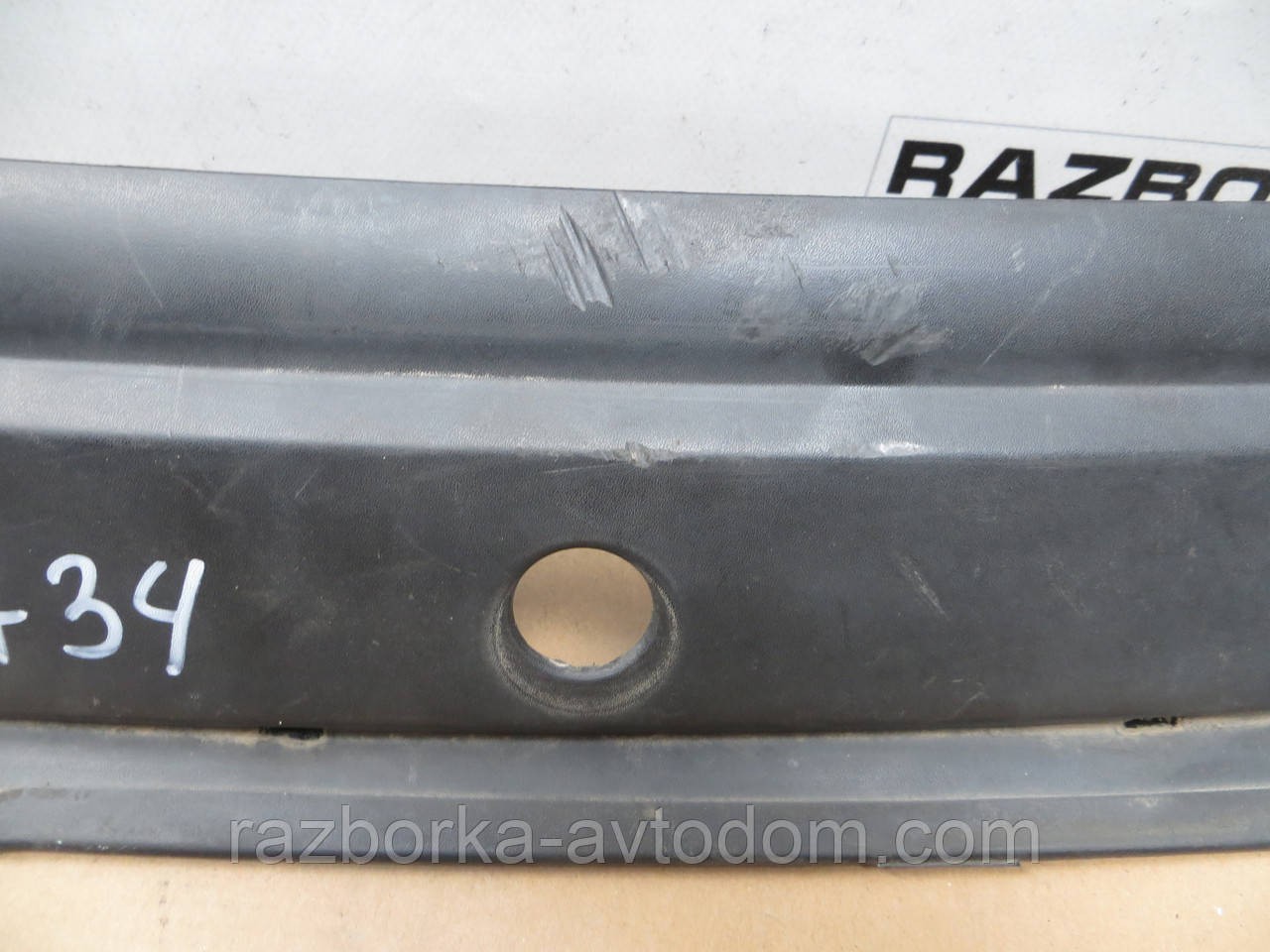 Накладка пластик під лобове скло (верх) Renault Trafic, Vivaro, primastar (2000-2014) OE:8200020540