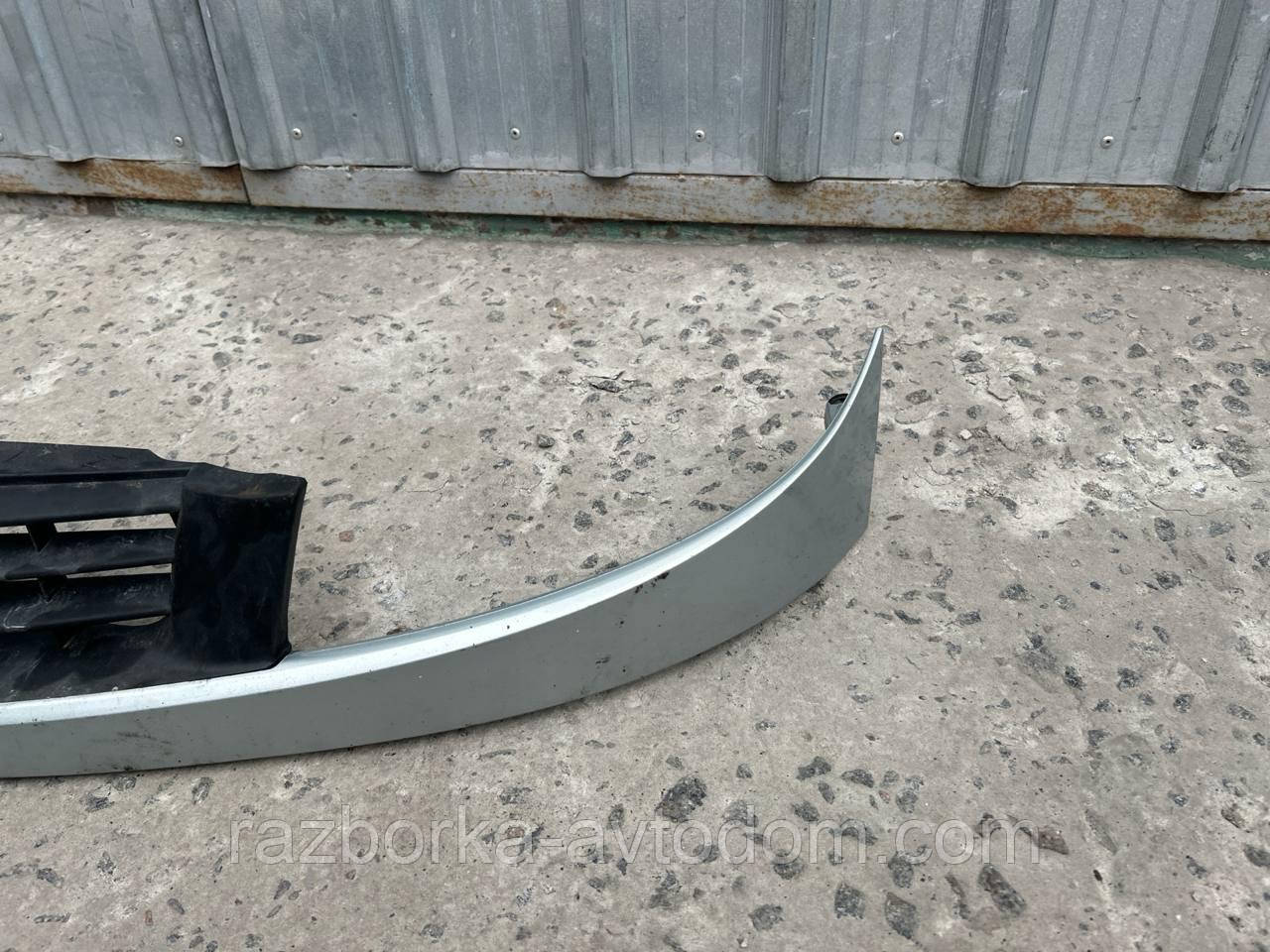 Решітка радіатора Renault Kangoo (2003-2009) OE:8200331208