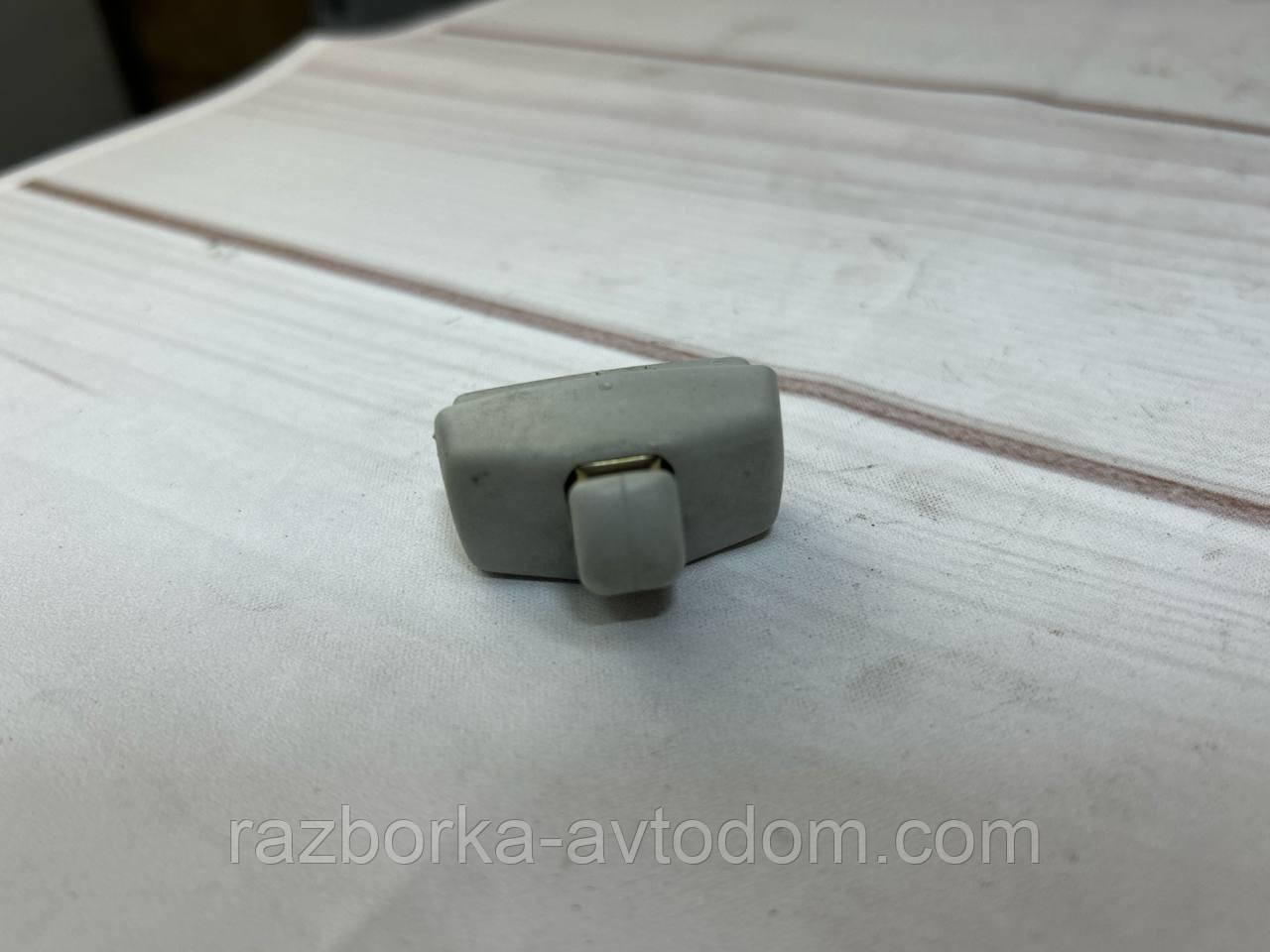Кріплення/фіксатор козирка сонцезахисного VW Passat B5, Touran, Caddy, t5. T6 OE:3b0857561b