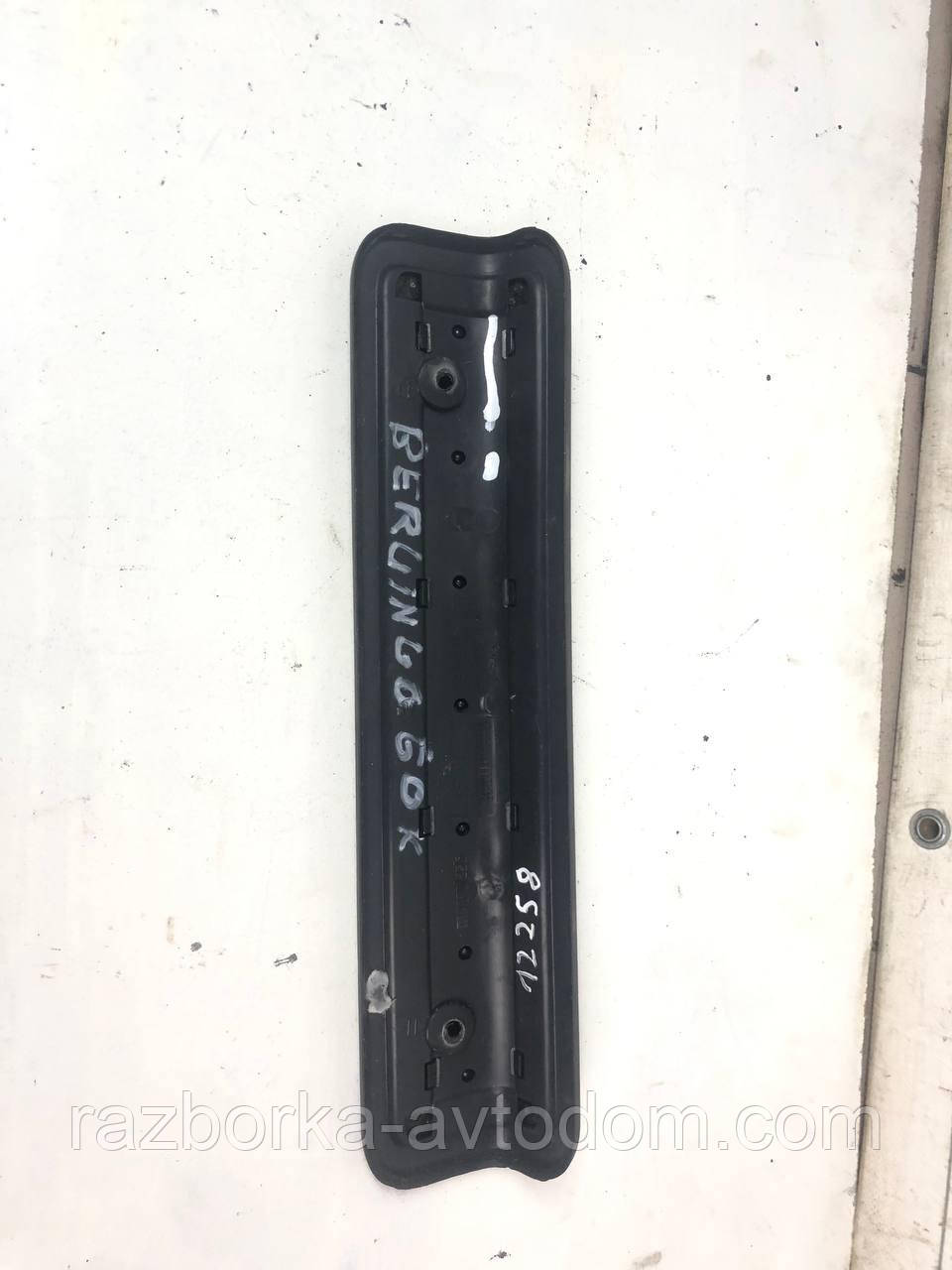 Накладка пластик бічних зсувних лівих дверей Citroen Berlingo (03-08) OE: 9629702877