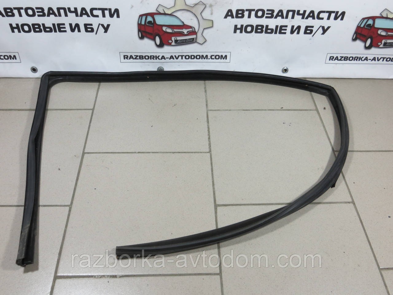 Гумка скла передніх правих дверей Opel Zafira A (1999-2005)