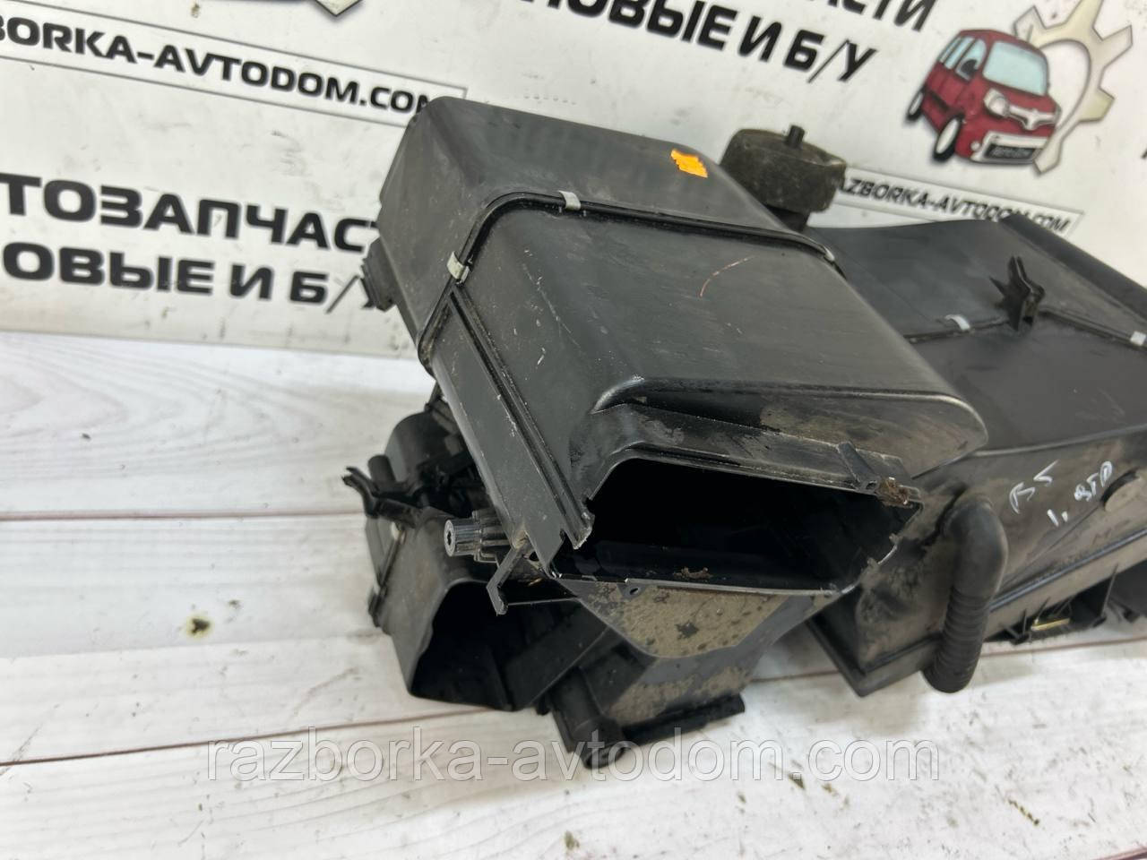 Корпус печива голий 1,9TD VW Passat B5 (96-05) OE:8d1820005h