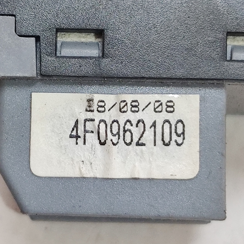 Кнопка Audi A4 B8 (07-15) 2.0D OEM 4f0962109