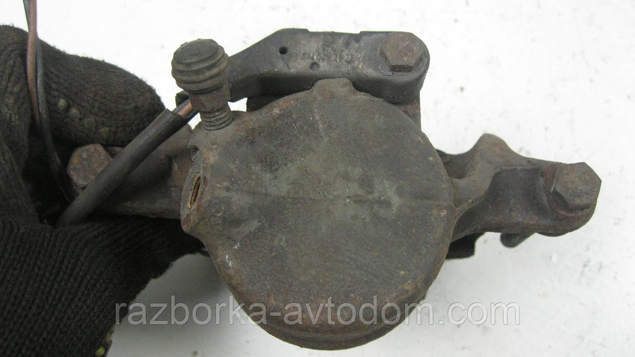 Суппорт передній правий Mercedes W201 (1982-1993), W124 (1984-1993) OE:A0014201983 OE A0004205683