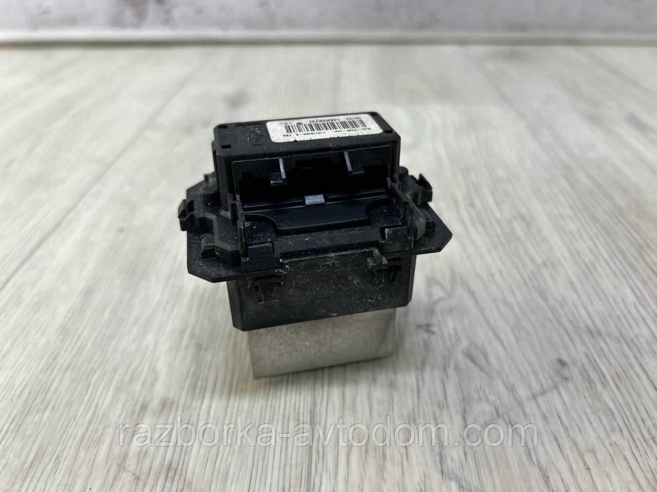 Резистор печки Renault Scenic 3 (09-), Megane 3, Grand Scenic 3, Clio 4 OE:t1017845r