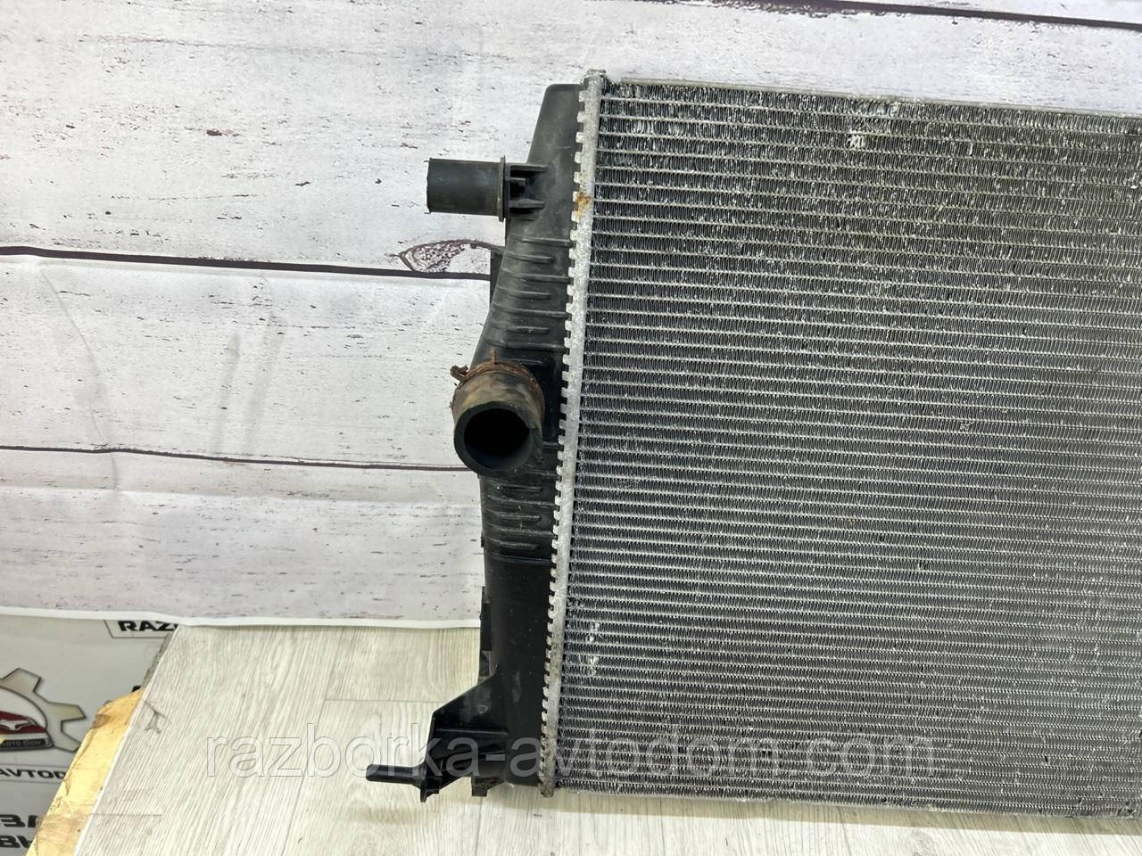 Радіатор охолодження Renault Scenic 3, Grand Scenic 3 OE:214101448R
