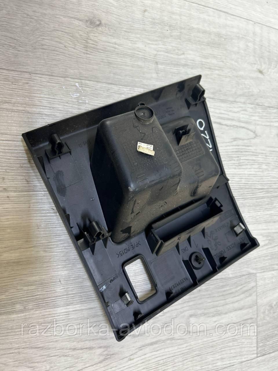 Накладка торпеді (бардачок) Peugeot 308 (07-13) OE:9655992877 фото 2