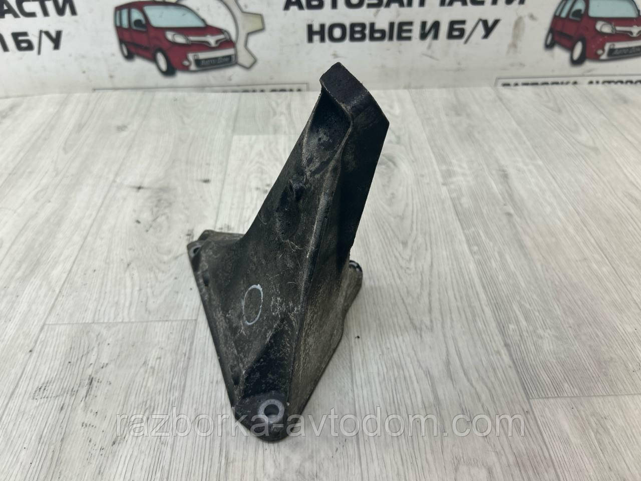 Кронштейн/кріплення двигуна правий Skoda Superb 1 (02-08) OE:8d0199308ag