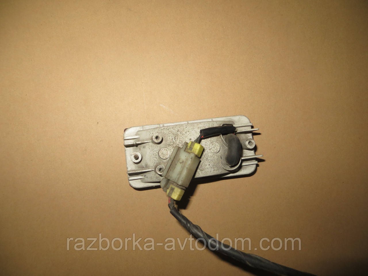 Фара задня протитуманна (універсал) Nissan Bluebird U11 (83-90) OE:iki 4296