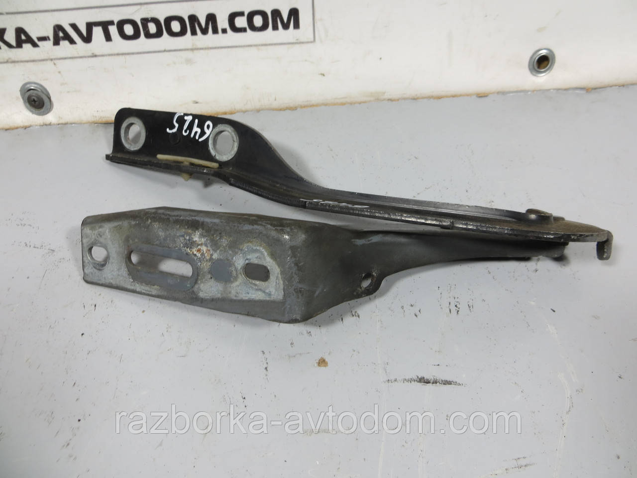 Петля капота права Peugeot 307 (2001-2008) ОЕ: 7912A8
