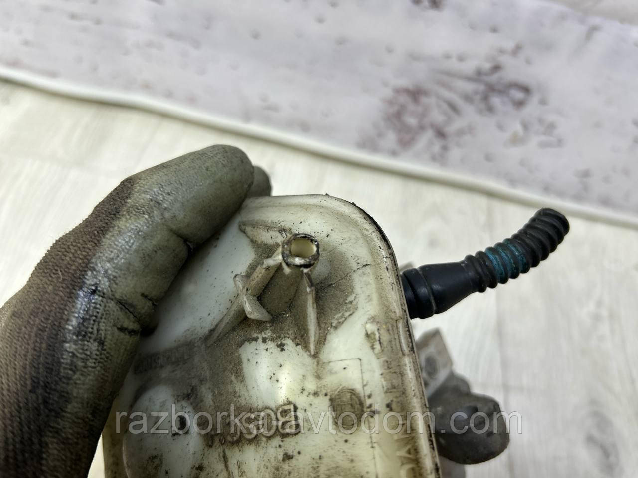 Головний гальмівний циліндр (з бачком) Peugeot 308 (07-13) OE:0204254242 ДЕФЕКТ