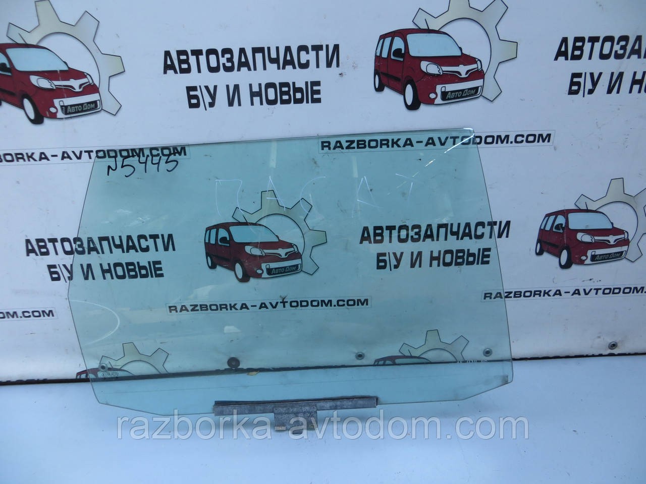 Скло заднього правого дверей (універсал) VW Passat B3, B4 (1988-1997) ОЕ: 333845206