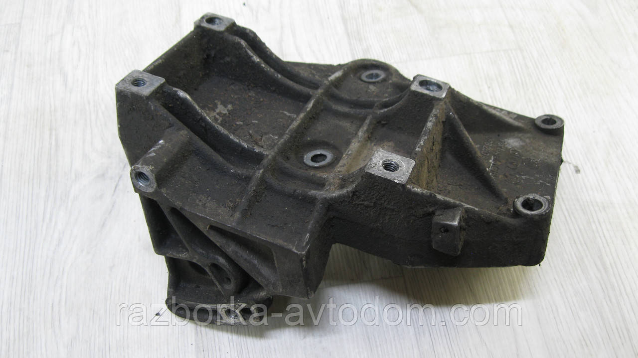 Кронштейн кріплення генератора VW Passat B5 (1997-2000) 1,9TDI OE:028260885A
