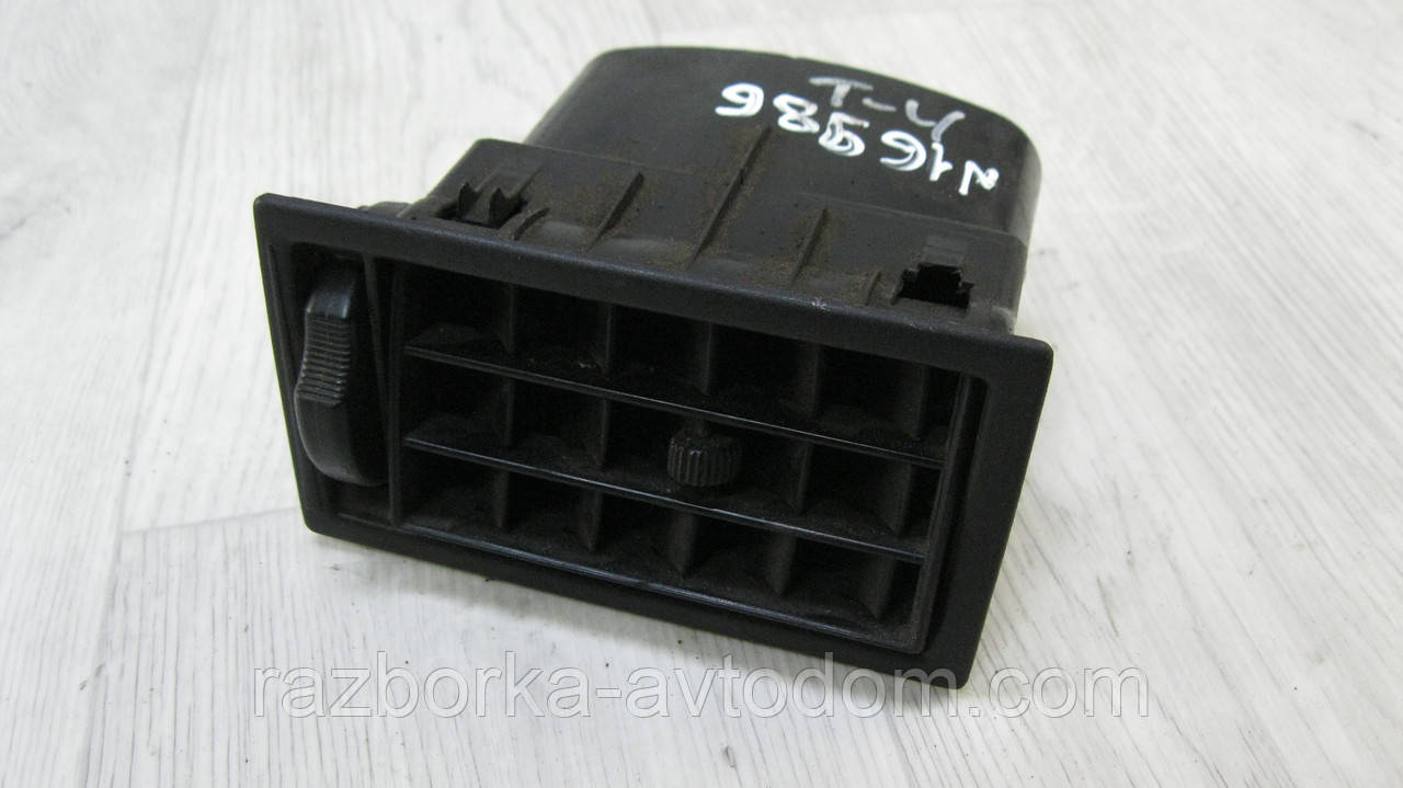 Дефлектор обдування салону VW T4 (1990-2003) OE: 701819704