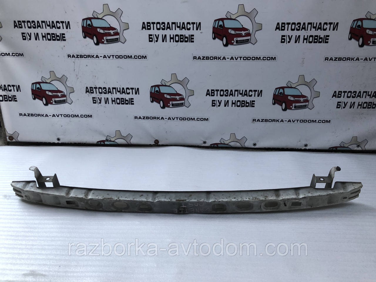 Підсилювач заднього бампера Nissan Vanette C23 (91-01)