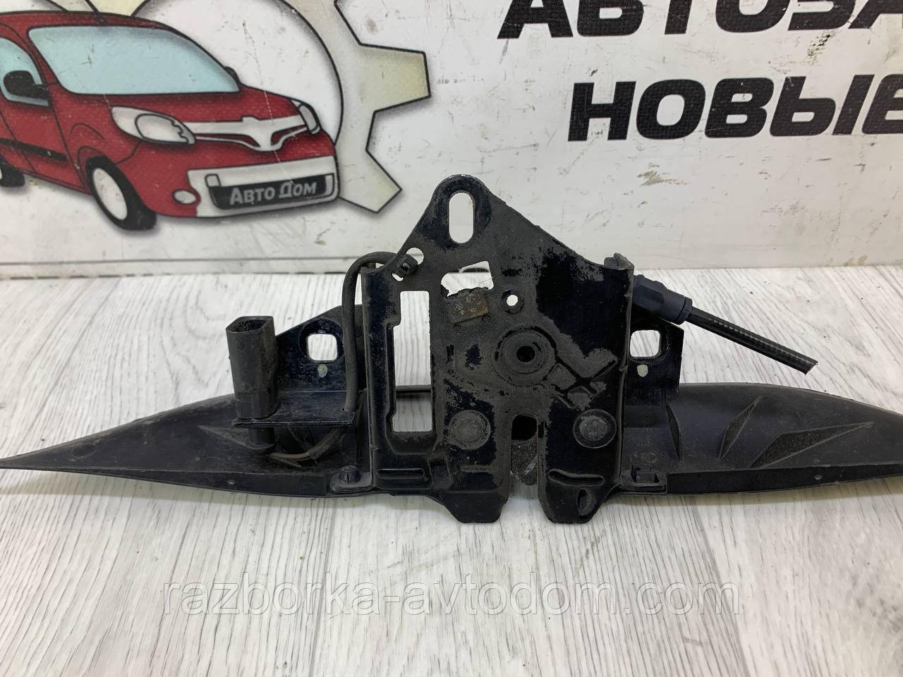 Замок капота (молдінг) Skoda Superb (02-08) OE: 3B0823603