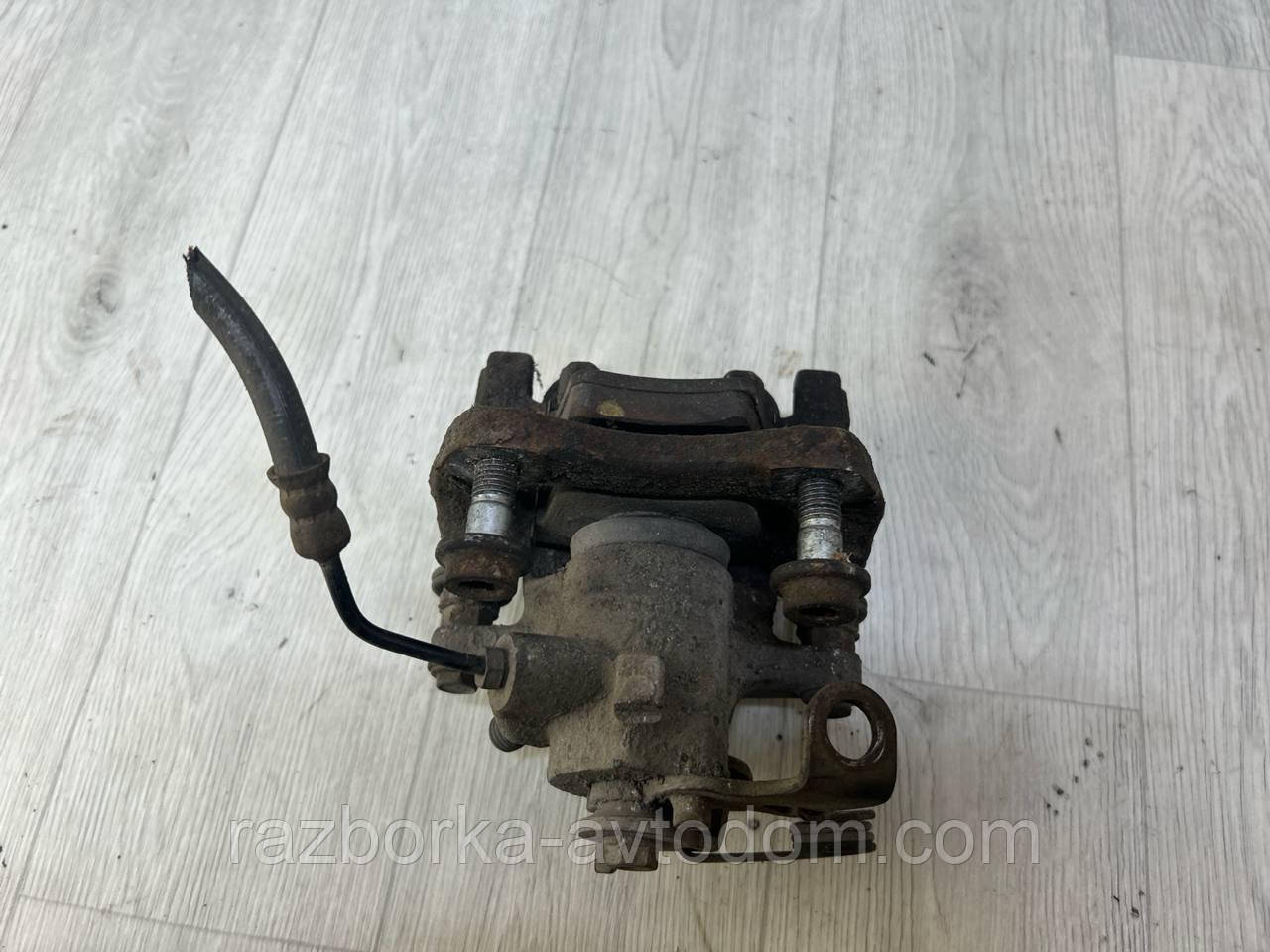 Суппорт задній лівий Peugeot 407 (04-11) OE:4401G4