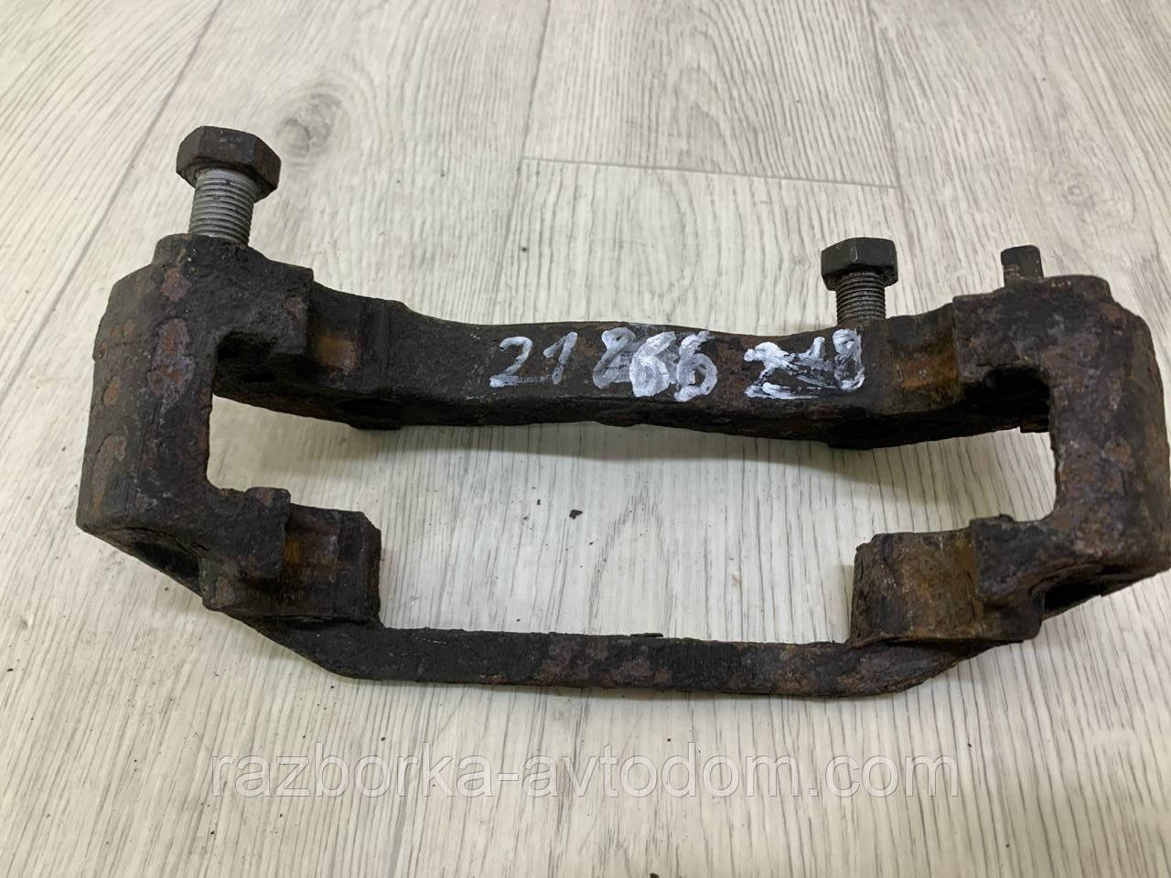 Скоба супорту переднього Renault Master (2003-2010) OE: 7701208553