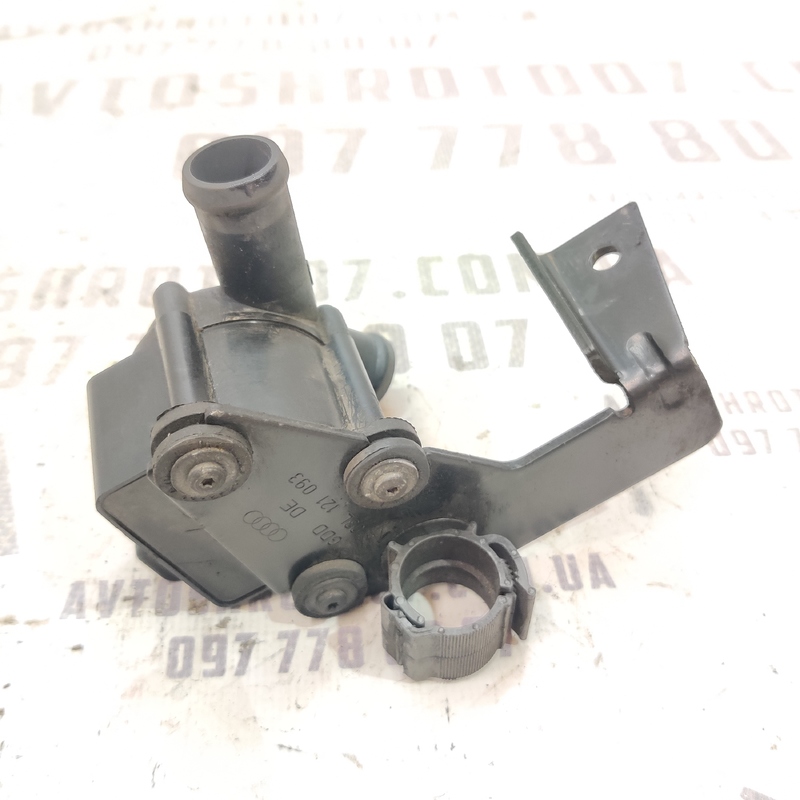 Помпа Audi A4 B8 (07-15) 2.0 Дизель 03L965561