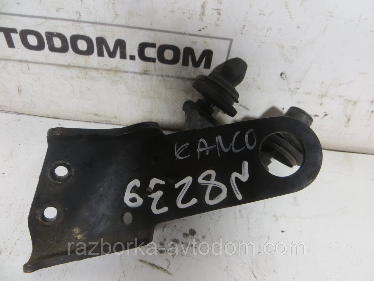 Кронштейн головки блока ззаду зліва Renault Kangoo (1997-2007) ОЕ: 220299, 8200220299, 8200068473-A