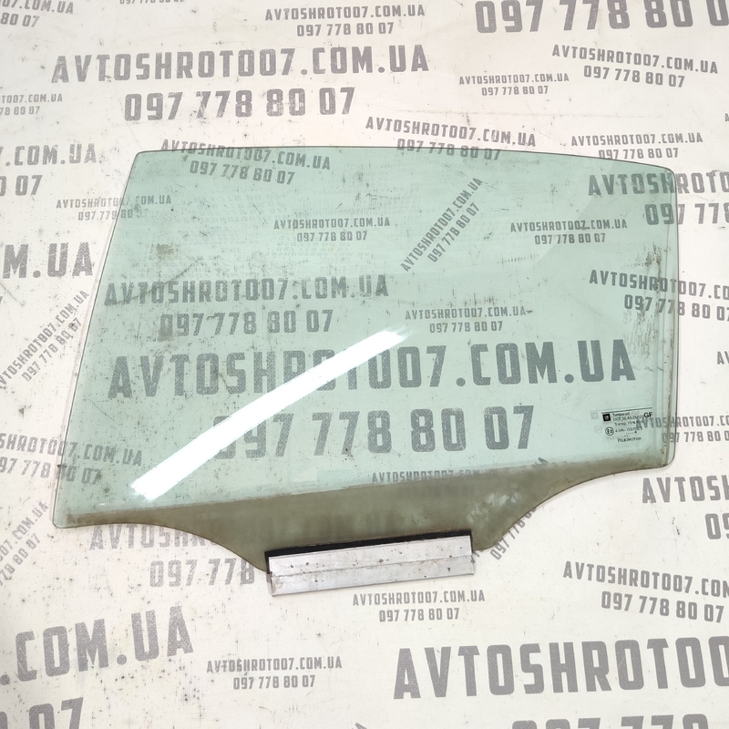 Скло дверей заднє ліве Opel Astra G (97-09) 2.0D