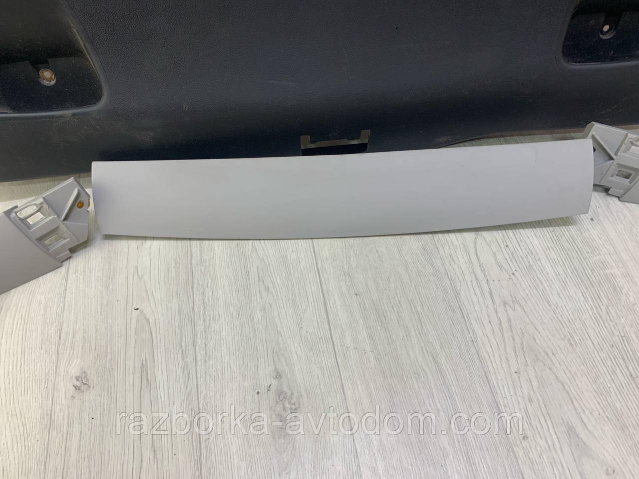 Обшивка карти кришки багажника (комплект) Renault Grand Scenic III/Scenic III OE: 909000164R, 849660008R