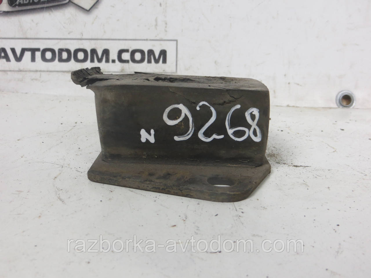 Опора (подушка) двигуна передня ліва/права Mitsubishi Pajero Sport 1 (1997-2009) OE:MR210867