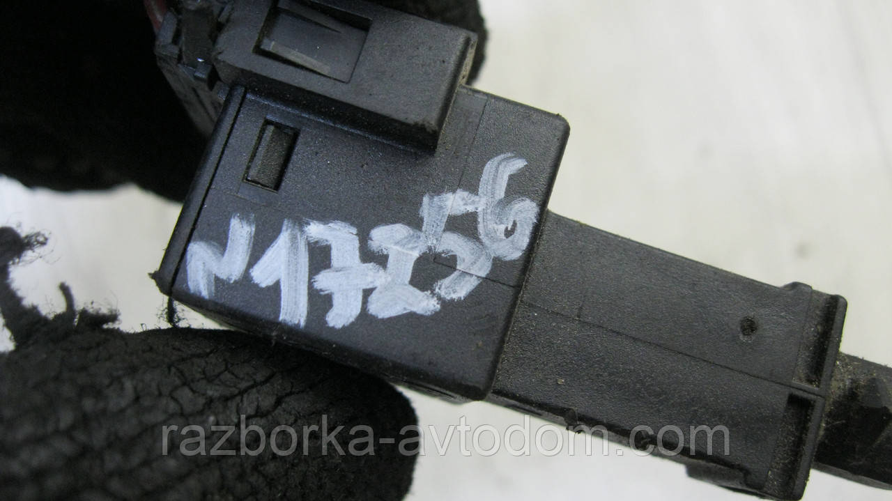 Датчик увімкнення стоп сигналу VW Golf 4, Sharan, Audi A3, Skoda Octavia OE: 1J0945511A