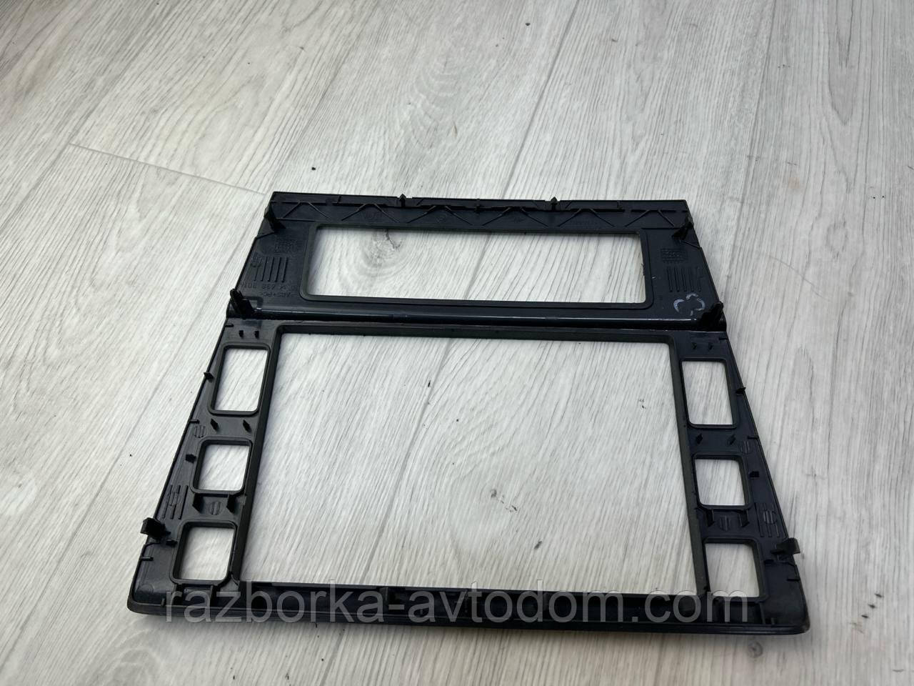 Накладка центральної консолі (магнітоли) SKODA Superb 1 (02-08) OE:3u0858069g