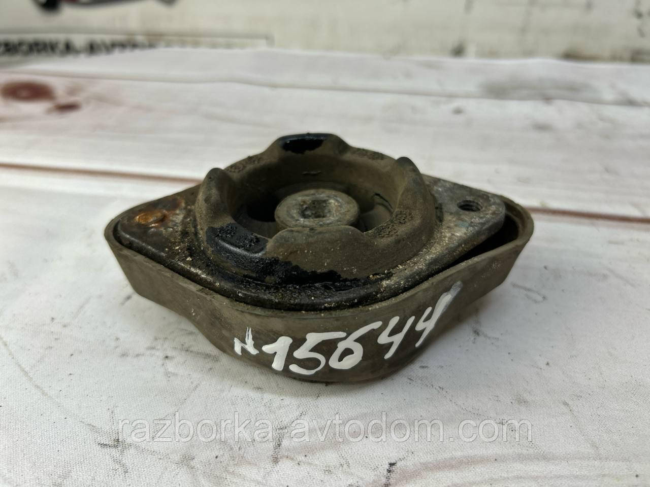 Опора, подушка КПП, коробки передач VW Passat B5 (96-05) OE: 8D0399151M Дефект: мікротріщини