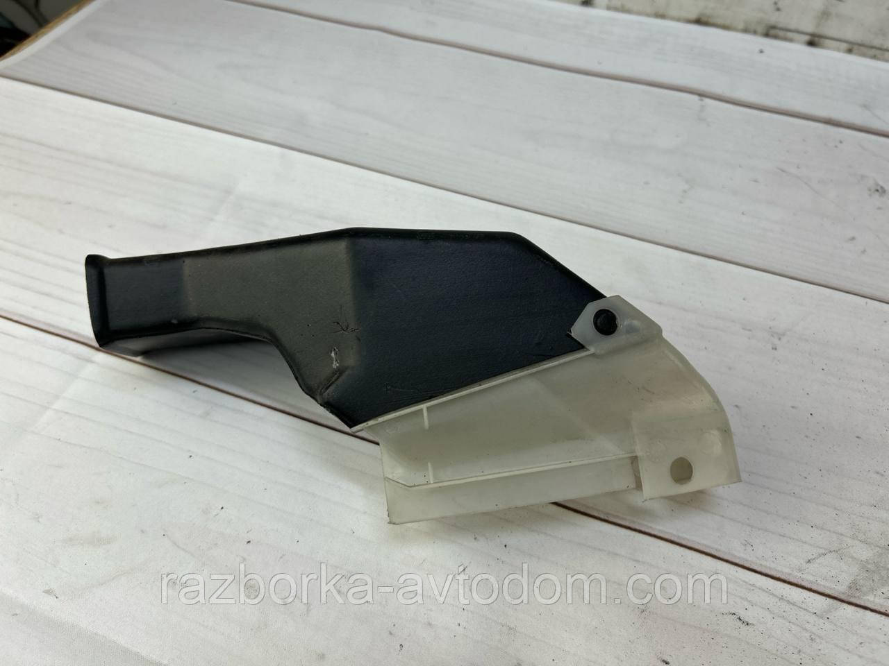 Повітропровід нагрівання салону лівий VW Passat B5 (96-05) OE:3B0819503