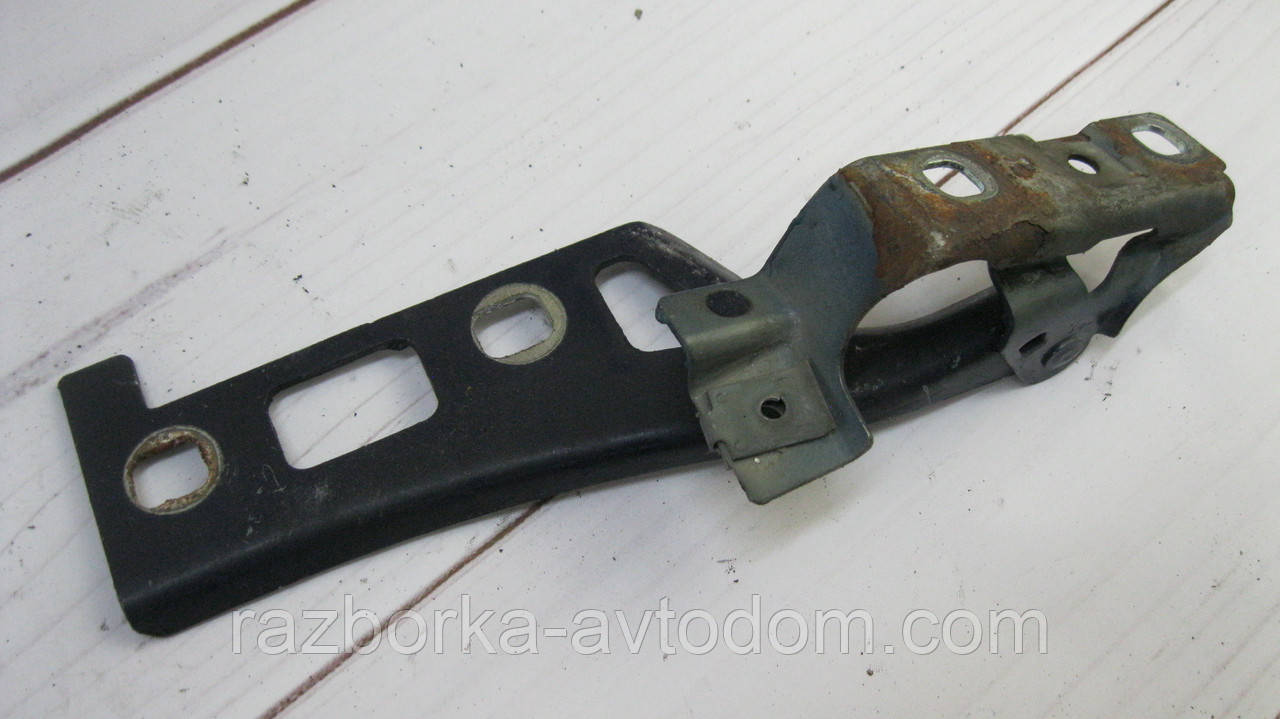 Петля капота права Opel Zafira B (2005-2010) OE:13224577