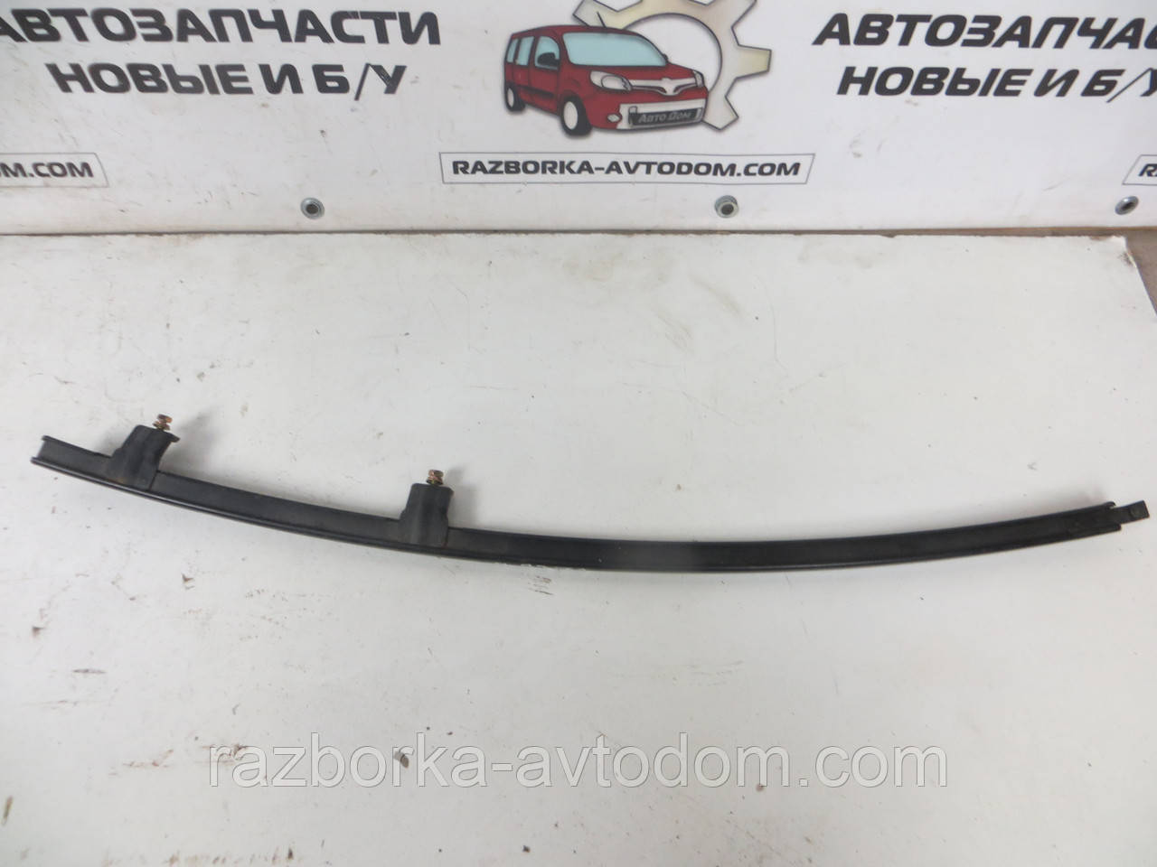 Напрямні скла задніх правих дверей Mitsubishi Pajero Sport 1 (1997-2009) OE:MR237958