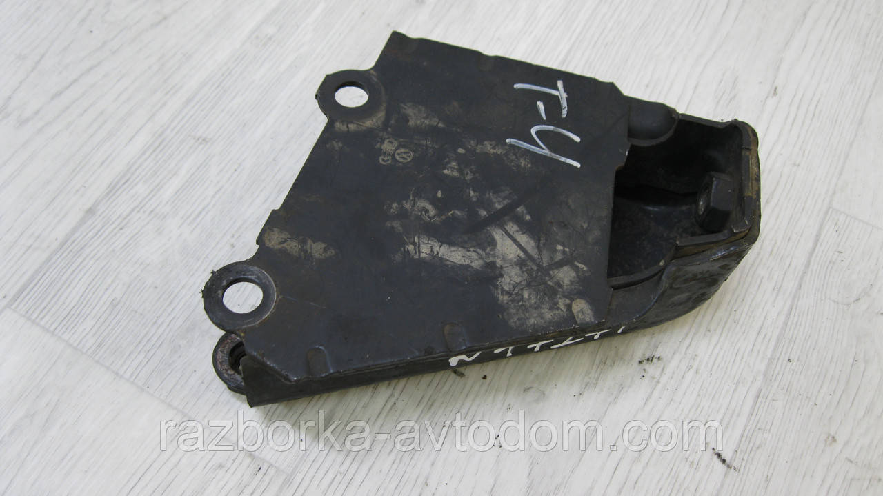 Кронштейн подушки КПП VW Transporter T4 (1990-2003) OE: 7D0399107AP