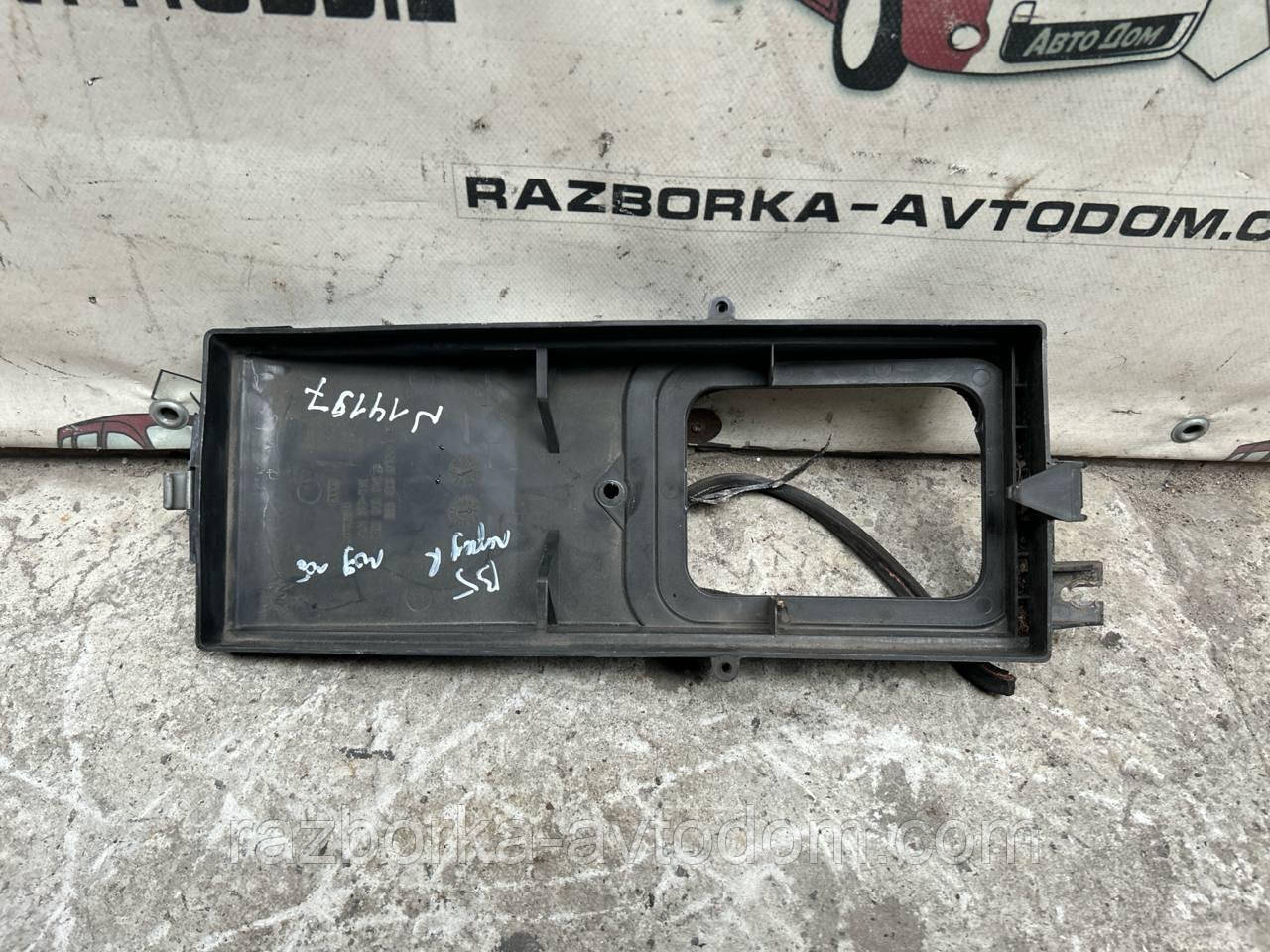 Корпус фільтра салону VW Passat B5 (1997-2000) OE: 8d0819641b ДЕФЕКТ!!