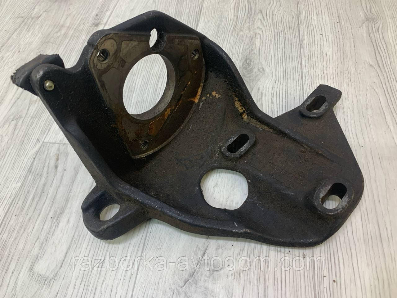 Кронштейн ТНВД VW Lt28-55 (1975-1996) OE: 069130147C