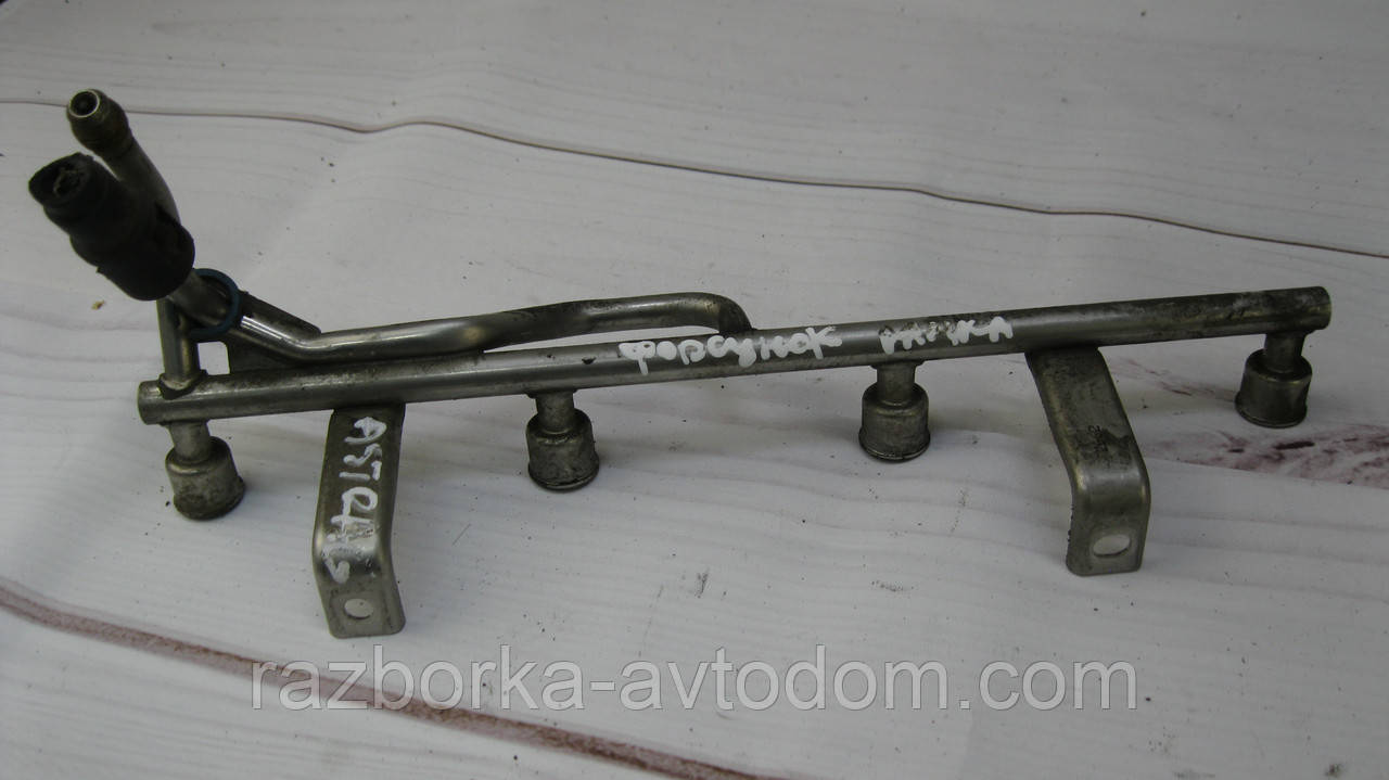 Паливна рампа Opel Astra G, Combo, Vectra B 1,6i OE:9129397