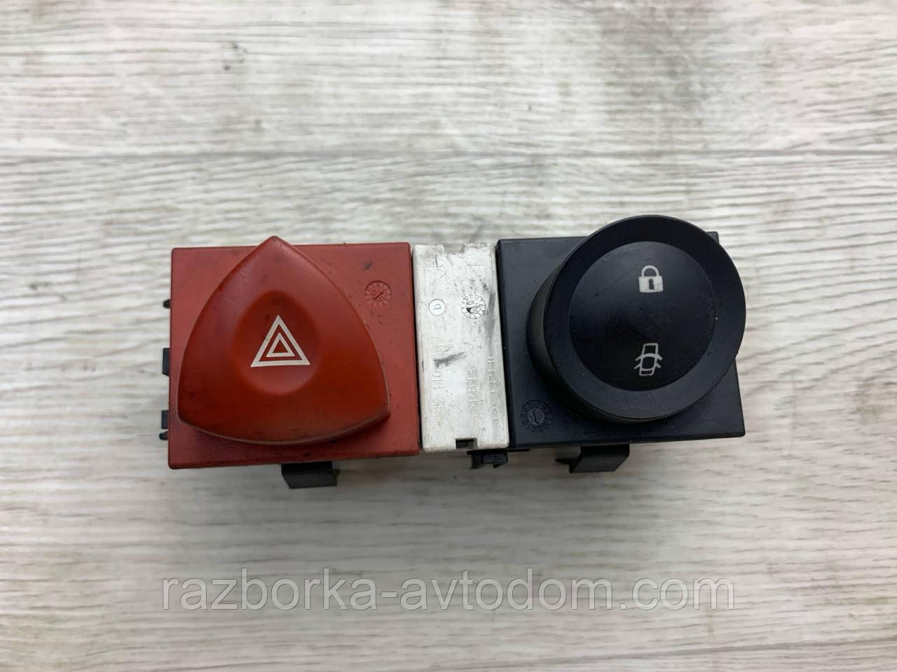 Кнопка аварійної сигналізації (блокування дверей) Renault Megane (2003-2008) OE: 8200095493