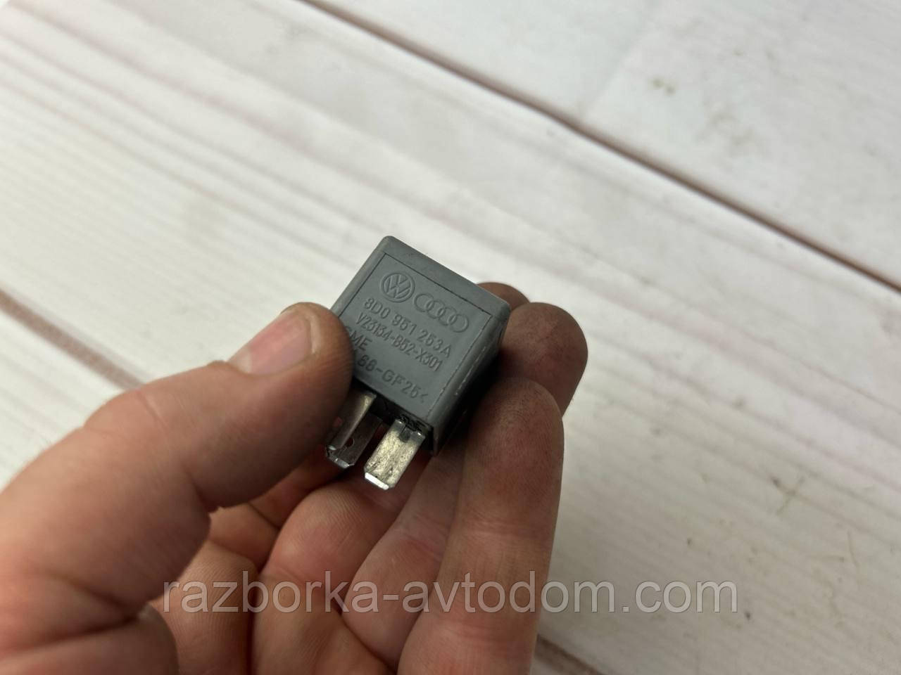 Реле 373 вентилятори (4 pin) VW Passat B5, Audi A4, A6 OE: 8d0951253a фото 2