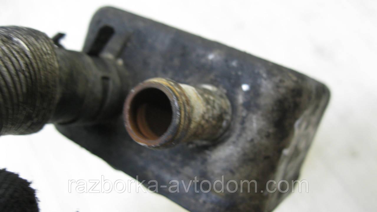 Оливний (охолоджувач) VW Lt28-35, Golf 3, 4, Transporter T5, Skoda Octavia 028117021C, 028117021E