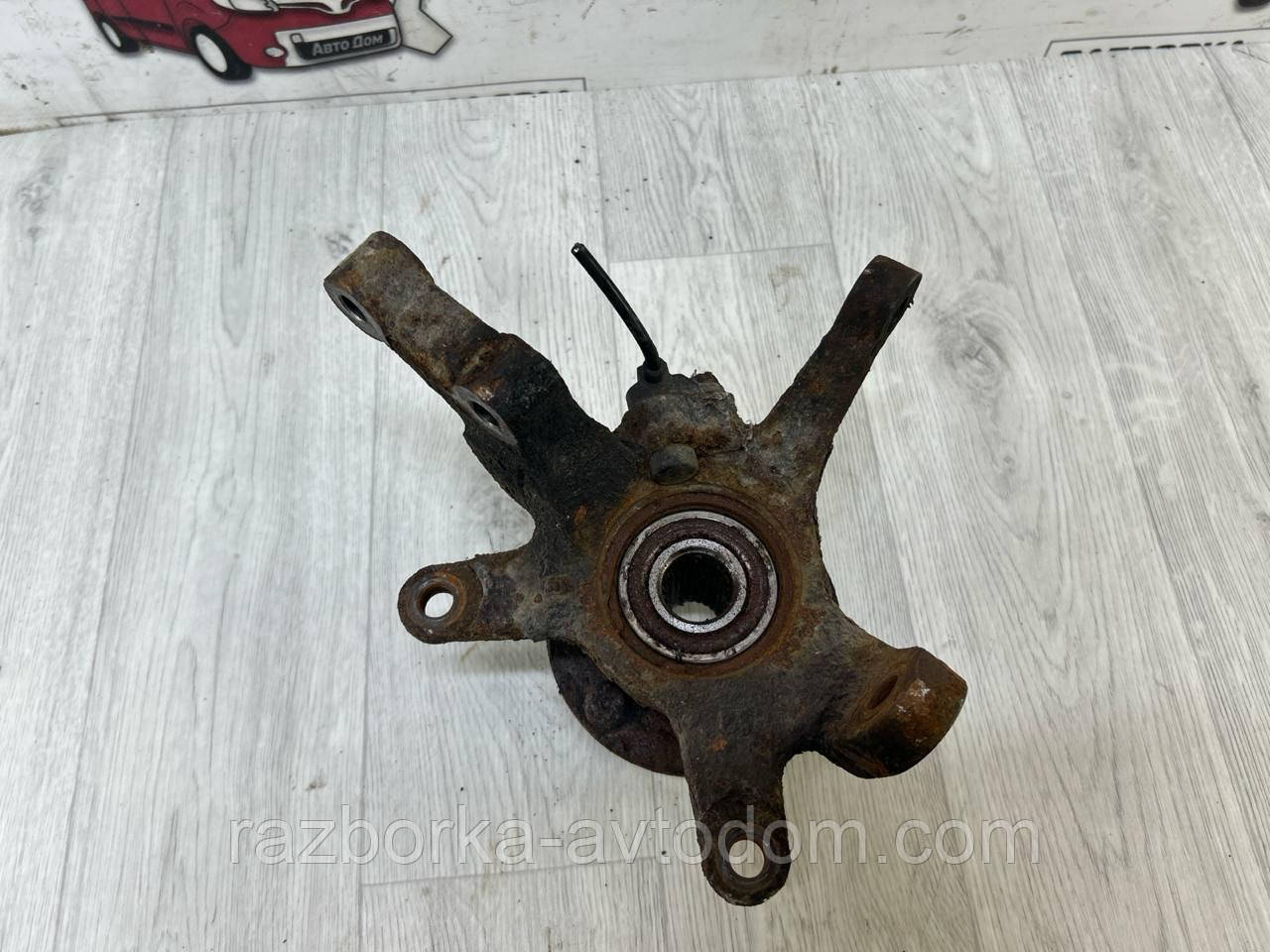 Поворотний кулак передній правий (ступочка) Hyundai Getz (02-10) OE:517161C200