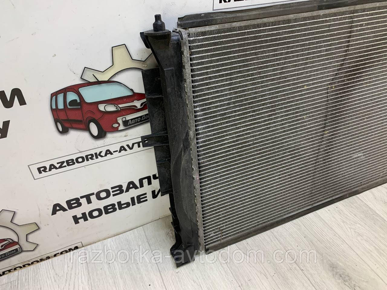 Радіатор охолодження двигуна Skoda Superb (02-08) OE: 8D0121251